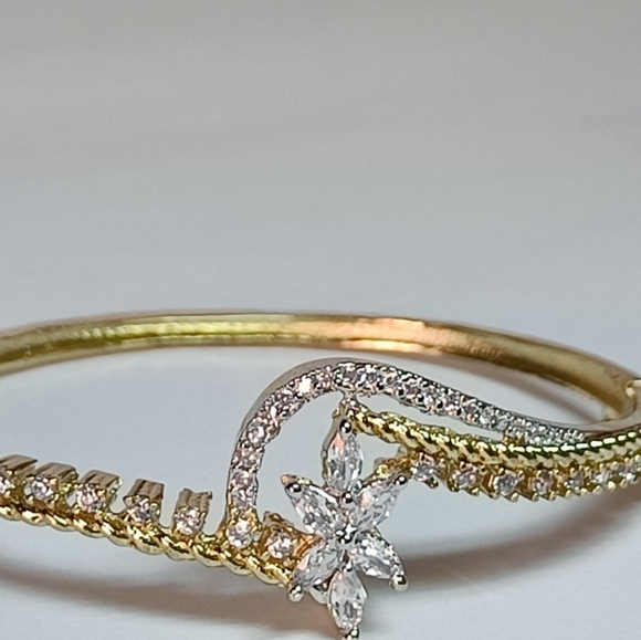 Designer Women's Kada - Picture 4 of 4